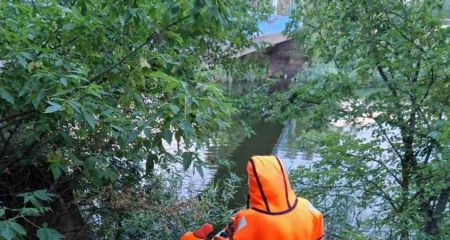 На Дніпропетровщині з річки дістали тіло потопельника (ФОТО)