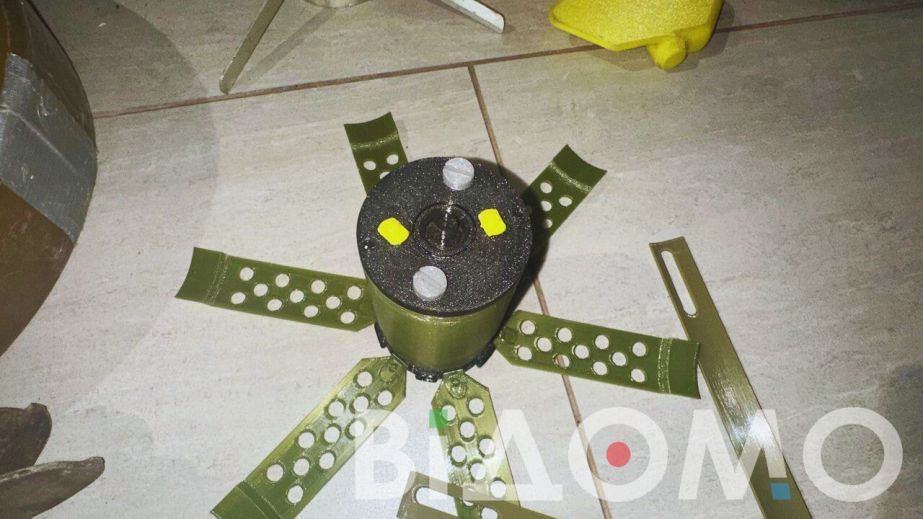 Смертельна небезпека під ногами: ворог всипав Нікопольщину замаскованими снарядами (ФОТО)