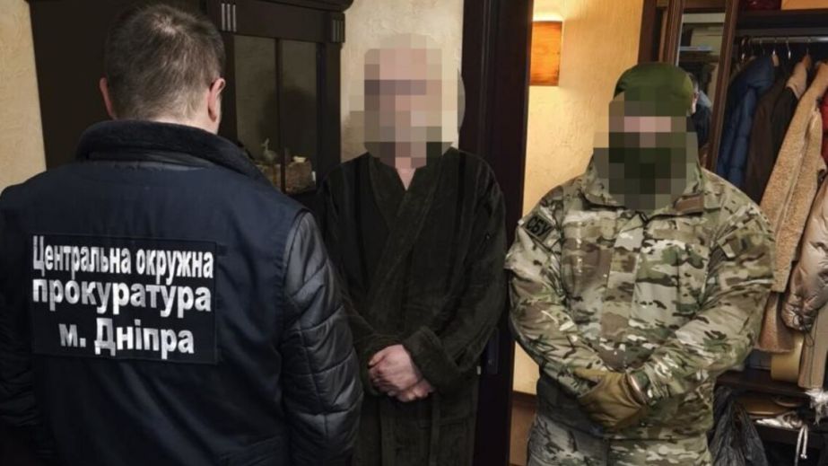 У Дніпрі двоє чоловіків збували зброю через мілітарі-аукціон (ФОТО, ВІДЕО)