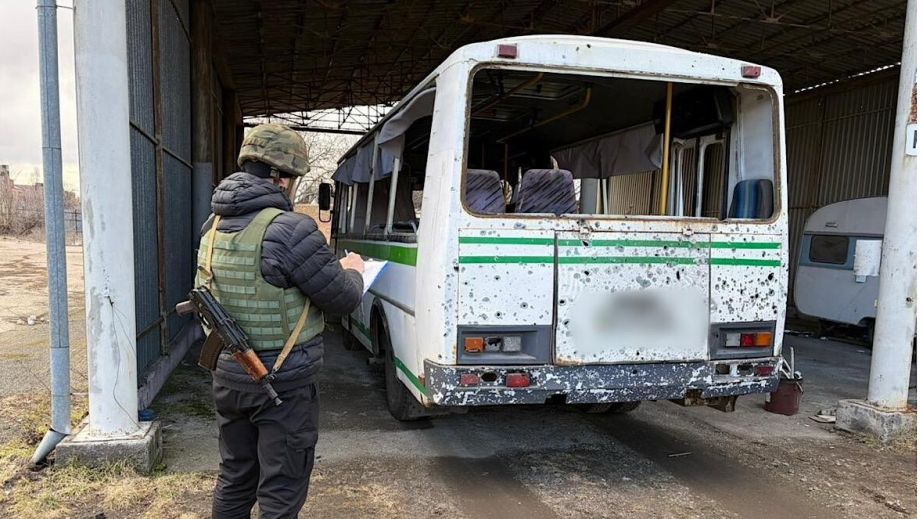 Понівечені автівки та побиті будинки: у поліції показали наслідки обстрілів Дніпропетровщини за добу (ФОТО)