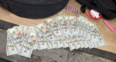 Намагався підкупити ...