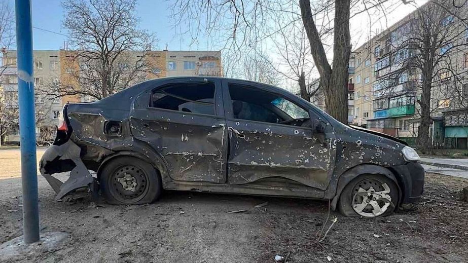 Разбитые дома и авто: в полиции показали последствия российских обстрелов Днепропетровщины за сутки (ФОТО)