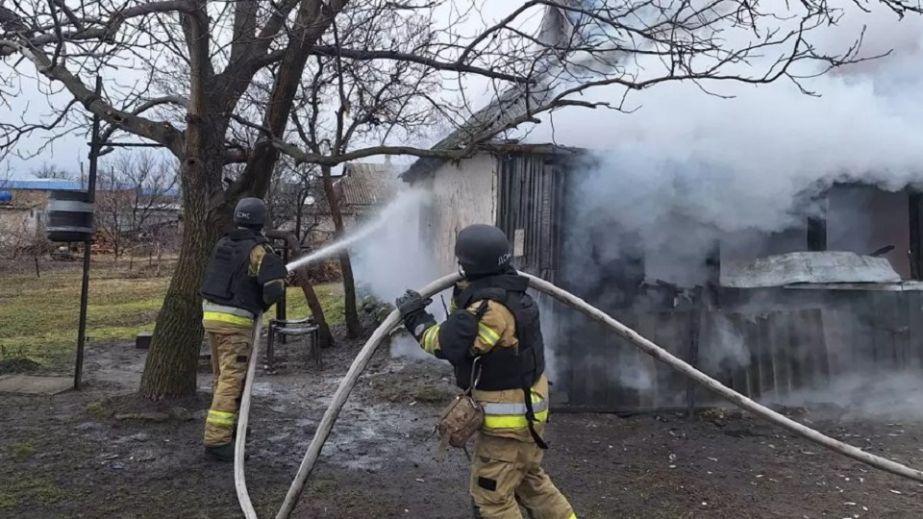 У селищі на Синельниківщині вранці вирувала пожежа у приватному секторі (ФОТО)