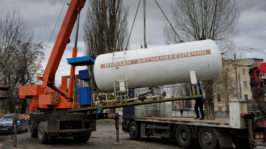 У Павлограді накрили дві АЗС з нелегальним паливом