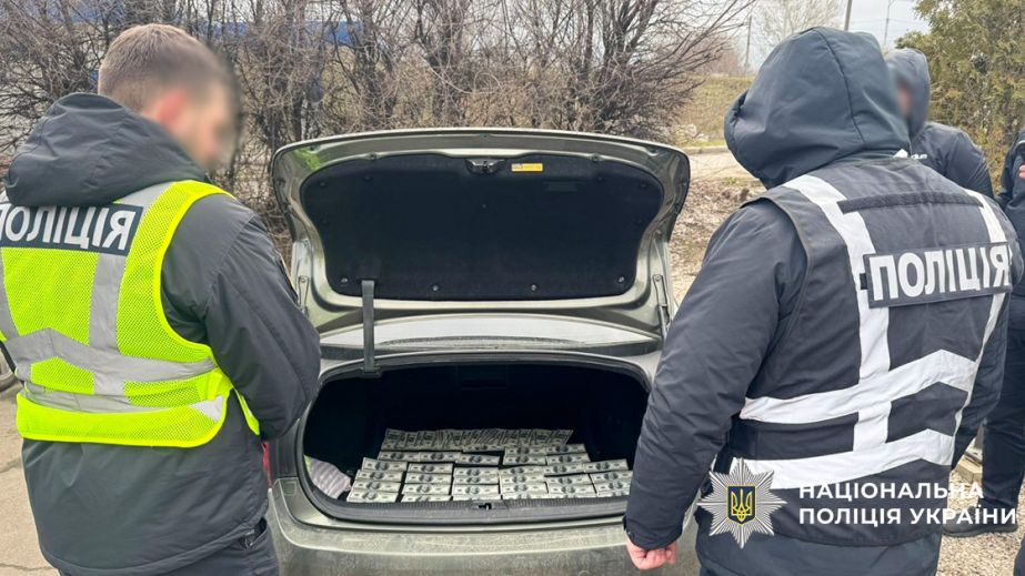 "Білий квиток" за $16 000: у Дніпрі затримали ділка, який торгував фіктивними довідками ВЛК (ФОТО)