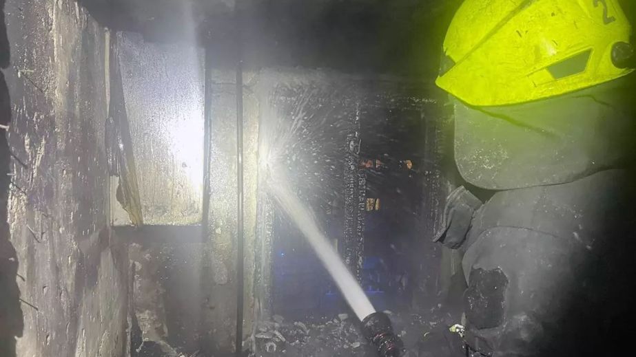 Квартира выгорела дотла: в Днепре во время пожара спасли женщину (ФОТО)