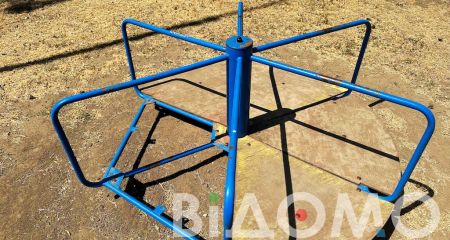 У Дніпрі помітили дитячий майданчик як із фільму жахів (ФОТО)