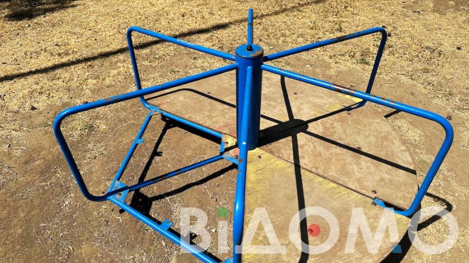 В Днепре заметили детскую площадку как из фильма ужасов (ФОТО)