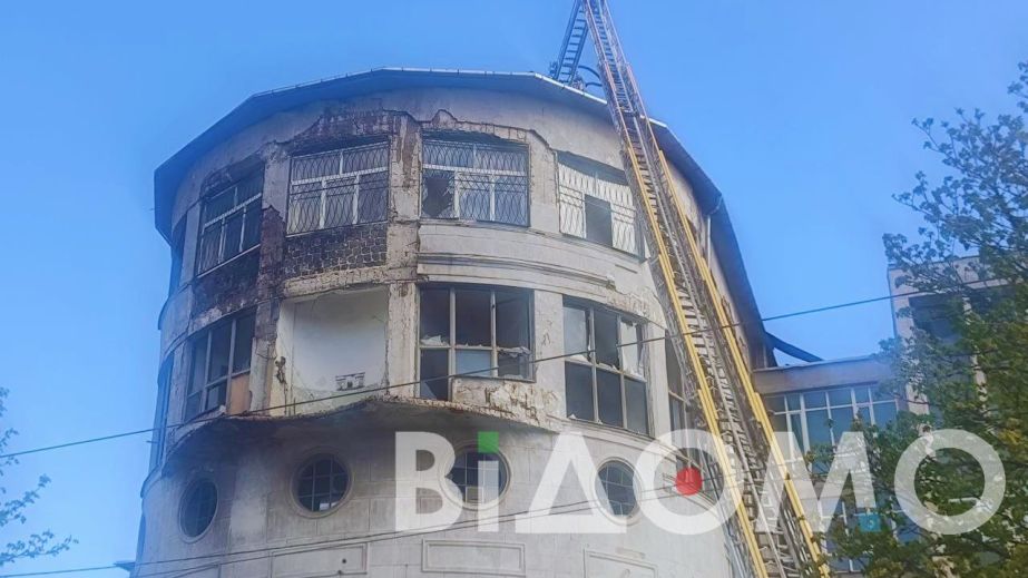 У Дніпрі через атаку БпЛА горіла будівля радіостанції Europa Plus (ФОТО)