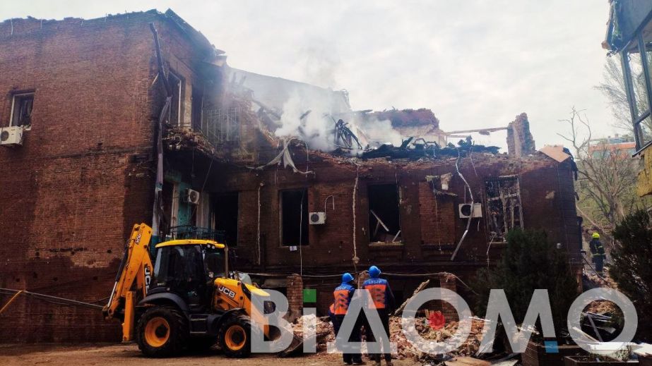 Из-под завалов разбитого врагом дома в Днепре достали тело еще одного погибшего