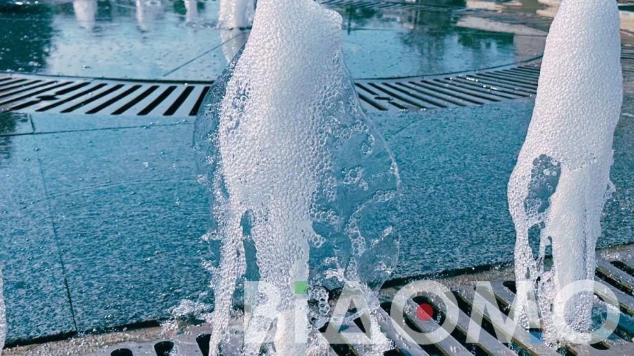 Символ весни та затишку: у Дніпрі запрацювали перші фонтани (ФОТО)