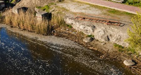 У місті Самар помітили "жирне" забруднення у річці