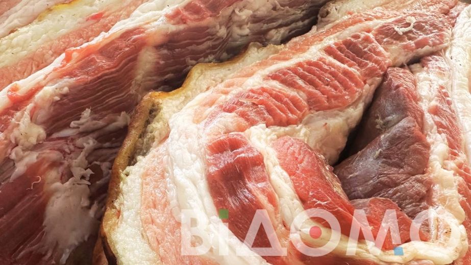 В Кривом Роге неизвестные оставили большой кусок мяса на скамейке (ФОТО)