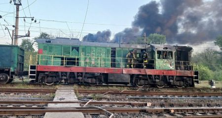 Росіяни вдарили безпілотниками по залізничній станції на Дніпропетровщині: постраждав машиніст (ФОТО)