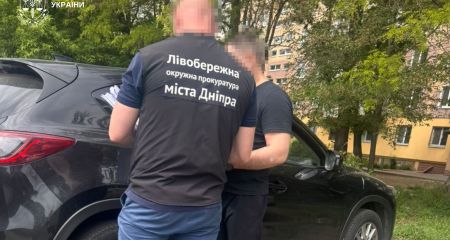 У Дніпрі адвокат налагодив торгівлю вогнепальною зброєю