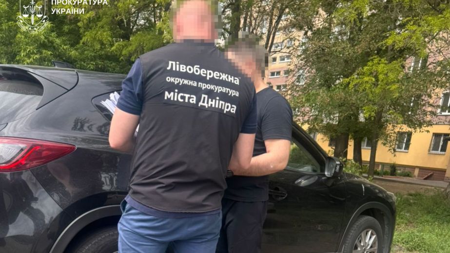 У Дніпрі адвокат налагодив торгівлю вогнепальною зброєю