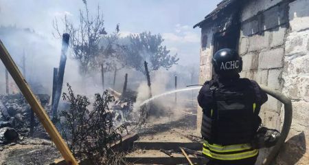 Вогнеборці Нікополя загасили пожежу, яка сталася після чергового обстрілу росіян