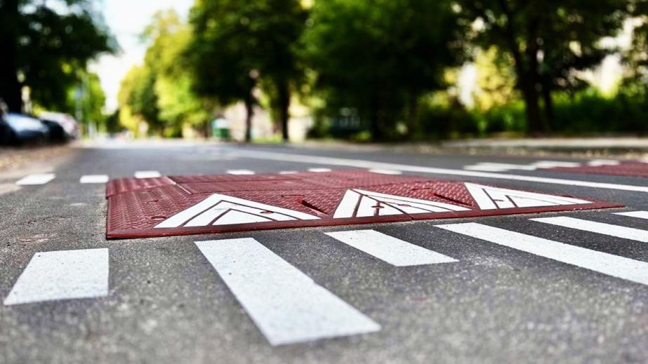 В Днепре потратят более 2 миллионов гривен на установку "берлинских подушек" для снижения скорости