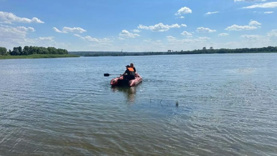 В Днепровском районе со дна реки достали тело мужчины