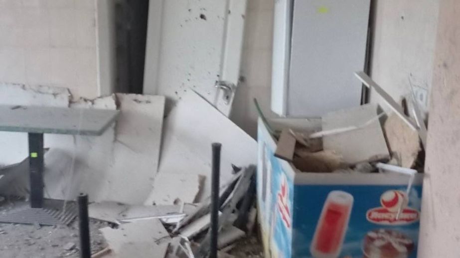 На Днепропетровщине из-за атак беспилотников горело авто и повреждены две заправки, есть раненый (ФОТО)