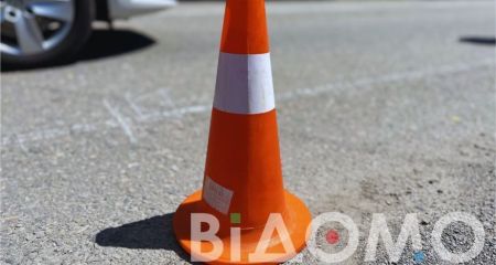 ДТП на кільці у Кривому Розі: водійка Volkswagen опинилася у лікарні після зіткнення з BMW (ФОТО, ВІДЕО)