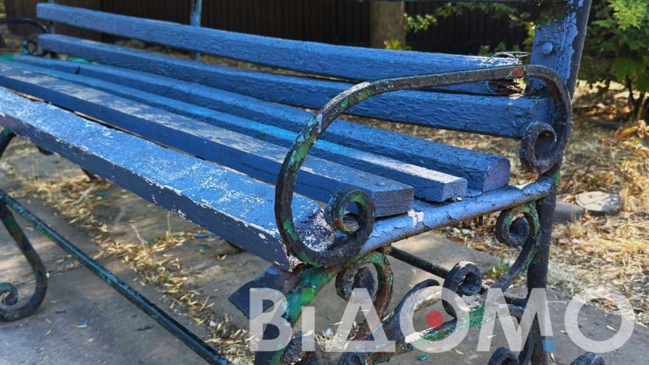 Бійка за лавку біля підʼїзду у Кривому Розі: жінка травмувала школярку електронною сигаретою