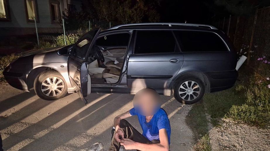 Далеко не уехал: в Днепре нетрезвый мужчина угнал авто и сразу врезался в столб (ФОТО)