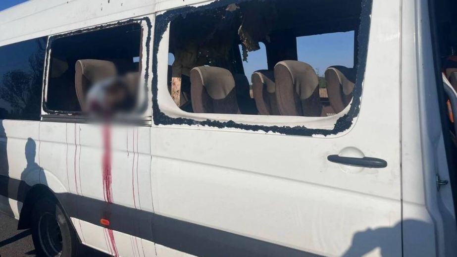 Россияне атаковали рейсовый автобус на Никопольщине: пять человек погибли на месте, есть раненые