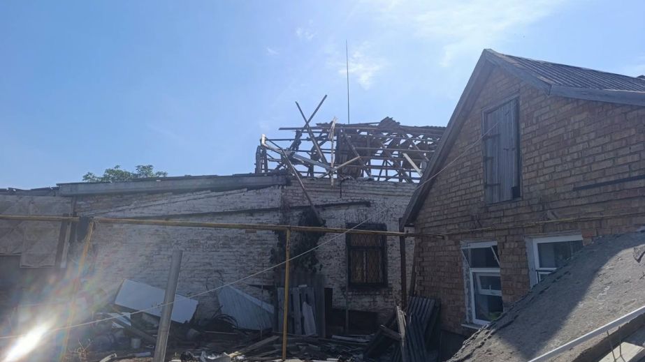 Более 10 атак дронами, есть раненая и разрушения: оккупанты ударили по двум районам Днепропетровщины