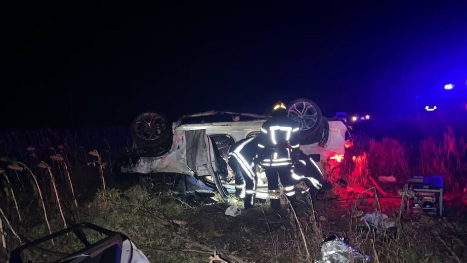 Врезался в дерево и перевернулся: в Самаровском районе в ночном ДТП погиб водитель BMW X5, четверо пассажиров в больнице (ФОТО)