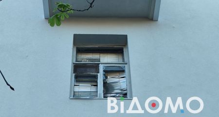 Погиб 59-летний мужчина, повреждены дома и учебное заведение: что происходит на месте утреннего удара РФ по центру Днепра (ФОТО)