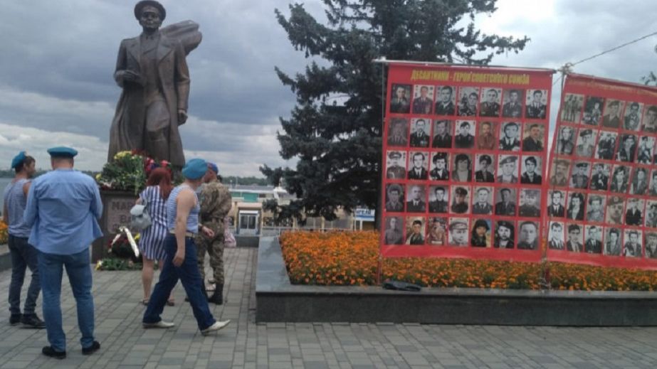 У Дніпрі пройшов мітинг з закликом демонтувати пам’ятник Василю Маргелову
