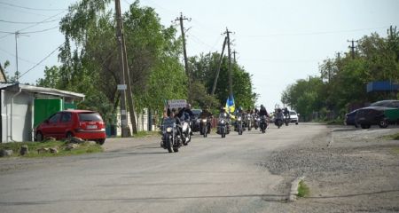 Рідні військовополонених з Маріупольського гарнізону влаштували мотоавтопробіг на Дніпропетровщині (ВІДЕО)