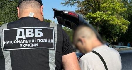 Хабар в обмін на закриття кримінального провадження: на Дніпропетровщині затримали злочинця
