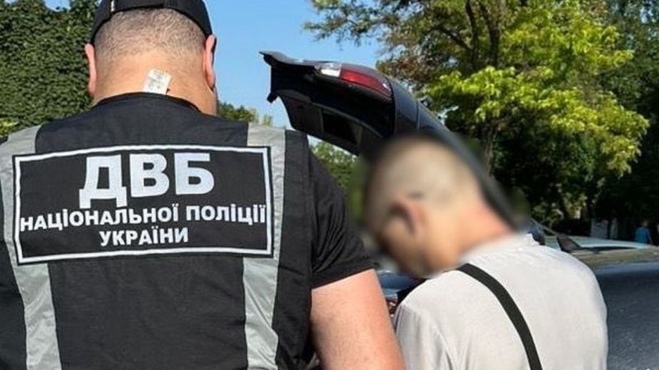 Взятка в обмен на закрытие уголовного производства: на Днепропетровщине задержан преступник