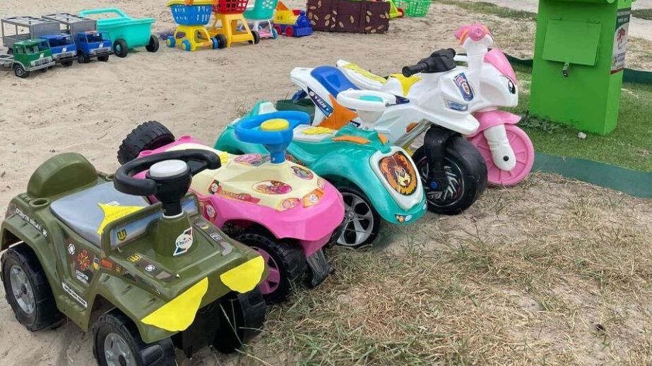 У Кривому Розі невідомі викрали дитячі машинки з міського пару