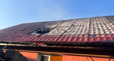 Из-за российских обстрелов Никополя горел жилой дом