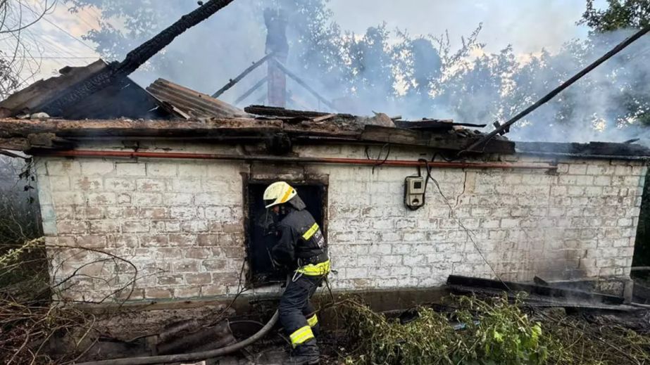 Двоє дітей постраждало під час пожежі у приватному будинку Дніпра