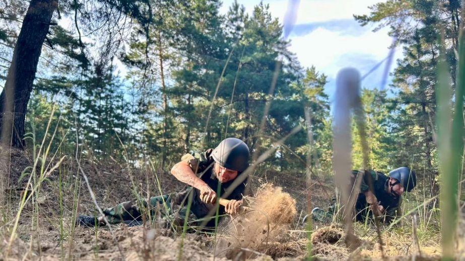 Як десантники бригади з Дніпропетровщини відбивали штурм окупантів на Покровському напрямку (ВІДЕО)