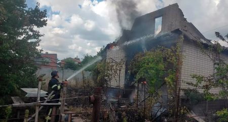 На Днепропетровщине выгорел до основания дачный дом