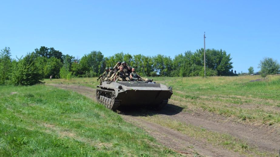 Як воїни 17 ОТБр Кривого Рогу нищать росіян на Харківському напрямку (ВІДЕО)