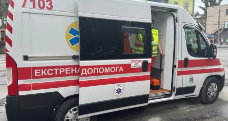 У лікарнях Дніпра рятують жінку та двох дітей, які постраждали від ракетного удару по Павлограду