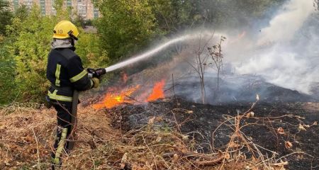 За добу вогнеборці ліквідували 27 пожеж на Дніпропетровщині