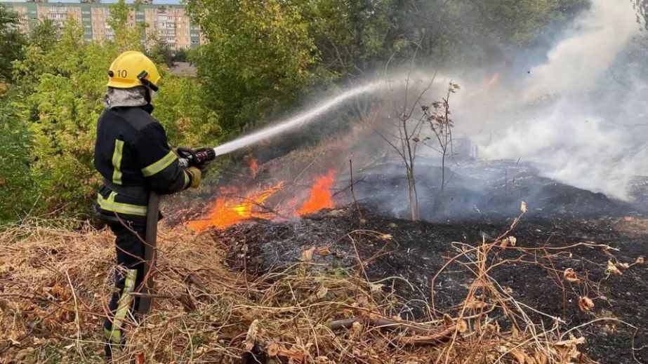 За добу вогнеборці ліквідували 27 пожеж на Дніпропетровщині