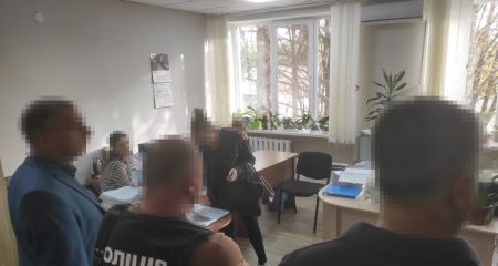 На Дніпропетровщині експосадовець вимагав 3 тисячі доларів за надання в оренду землі