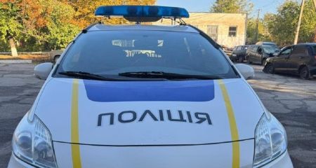 На Дніпропетровщині чоловік кидався на копів із сокирою