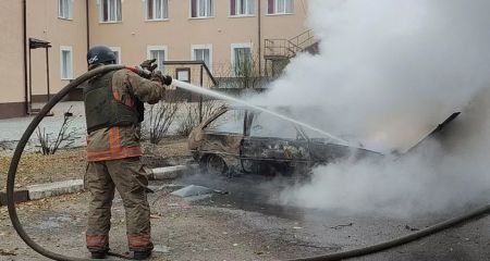 У Нікополі внаслідок удару БпЛА вщент згорів автомобіль (ФОТО)