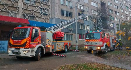 Во время пожара в Днепре пожарные спасли четырех человек, среди которых два ребенка