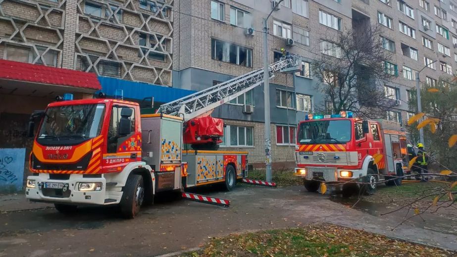 Під час пожежі у Дніпрі вогнеборці врятували чотирьох людей, серед яких дві дитини