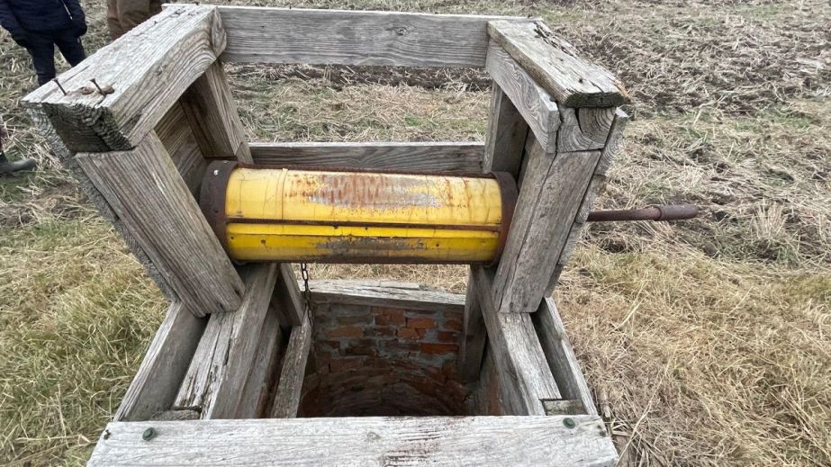 Тело неизвестного мужчины обнаружили в колодце Днепра (ФОТО)